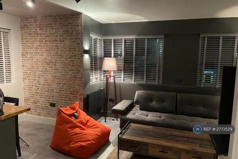undefined, Woodstock Avenue, London, NW11