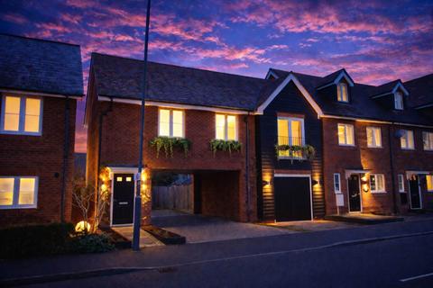 2 bedroom semi-detached house to rent, Russet Street, Aylesbury