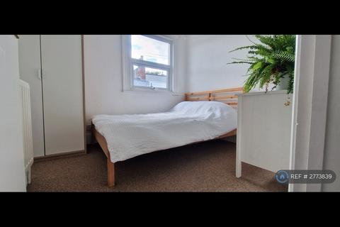 4 bedroom terraced house to rent, Hanover Street, Cheltenham, GL50