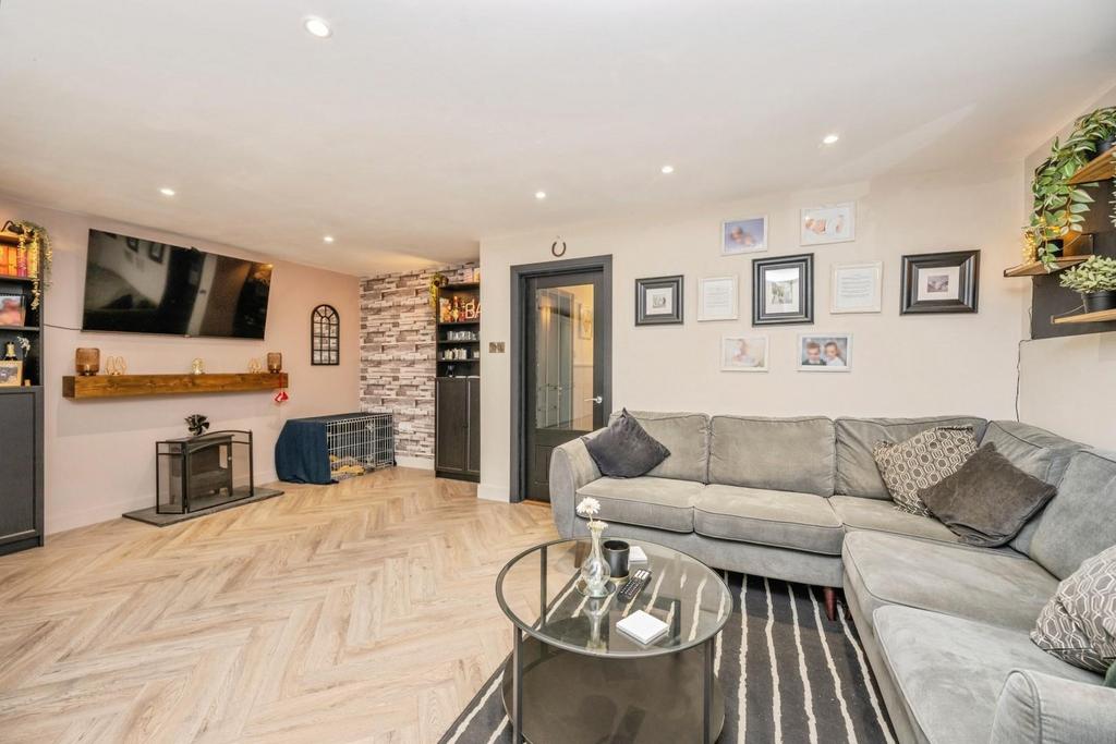 121mainst-15.jpg