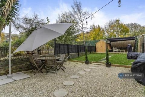 2 bedroom flat to rent, Ferndale Road, London, SW4