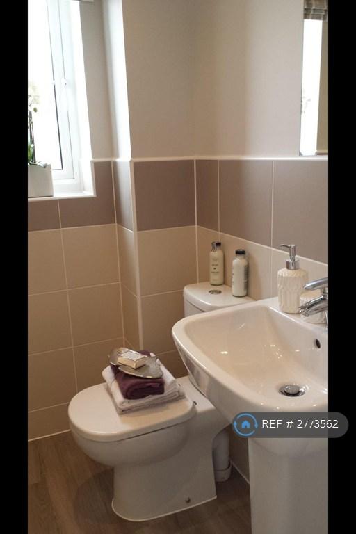 2nd Floor Bathroom