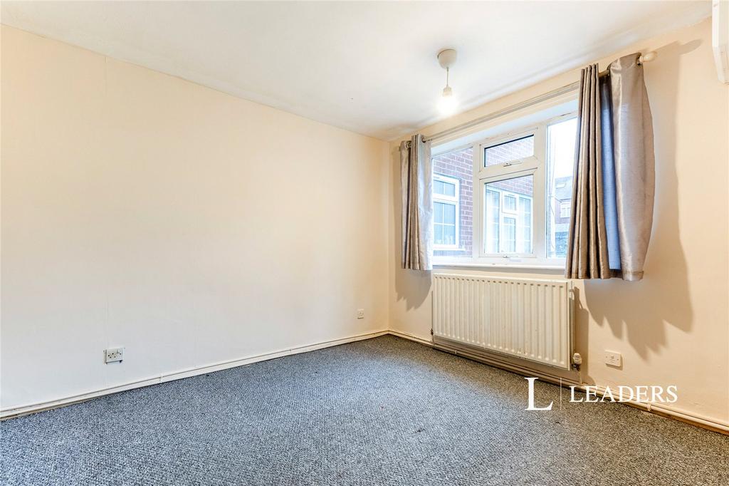 Second Bedroom (2)