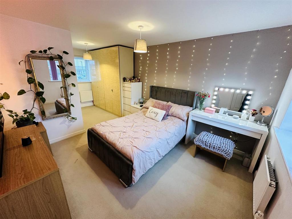 Bed1.jpg