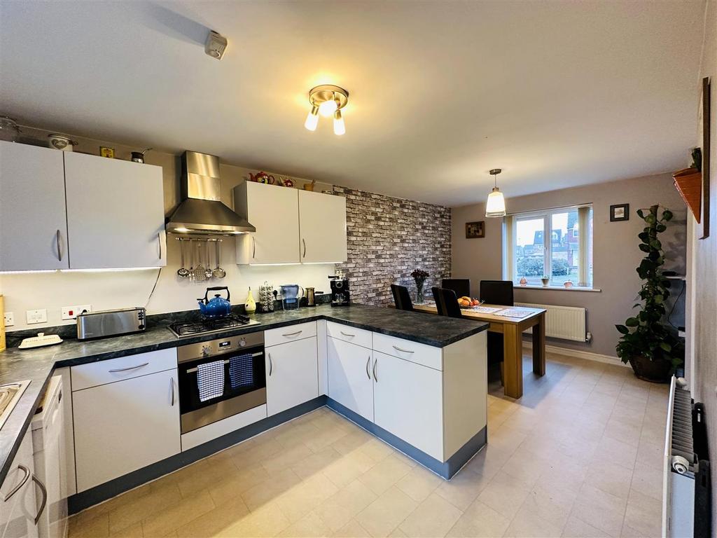 Kitchen3.jpg