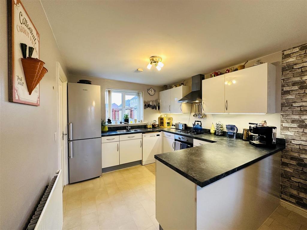 Kitchen2.jpg