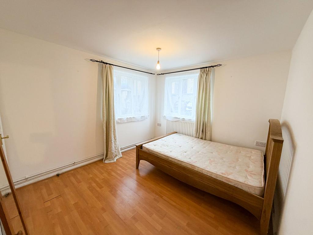 Ronnie Rd E12