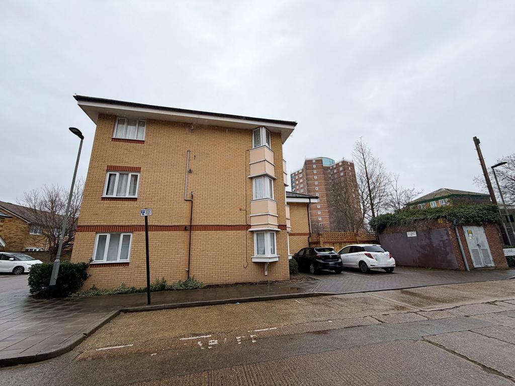 Ronnie Rd E12