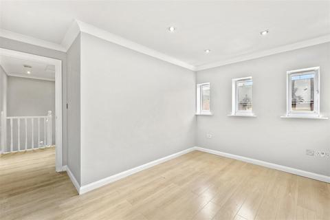 undefined, High Street, Epping