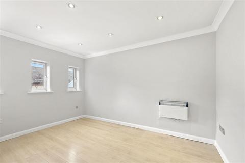 undefined, High Street, Epping