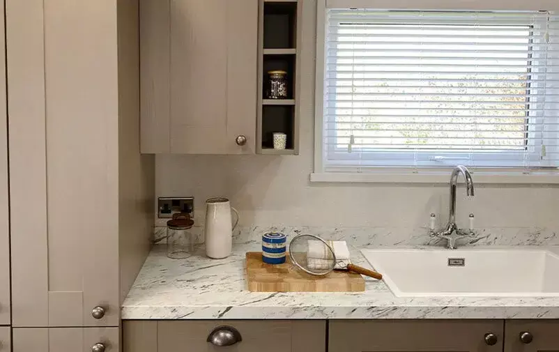 Lodge Kitchen Edit 802x505 F50 50