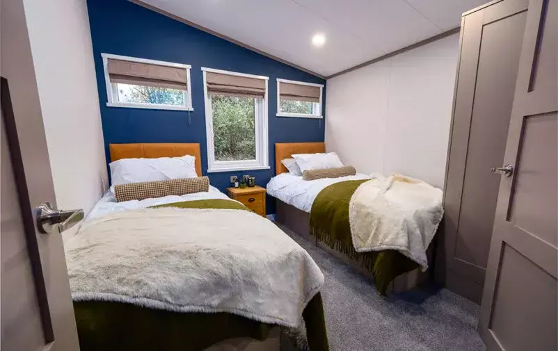 Twin Bedroom Edit 802x505 F50 50