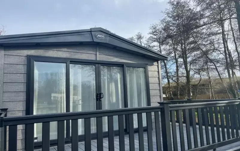 Sg01 External Scaled 802x505 F50 50