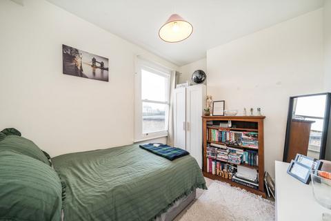 3 bedroom flat for sale, St. Luke's Avenue, London SW4
