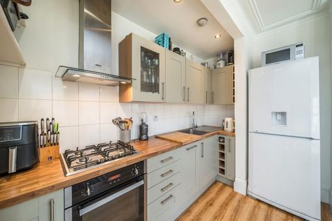 3 bedroom flat for sale, St. Luke's Avenue, London SW4