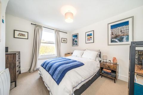3 bedroom flat for sale, St. Luke's Avenue, London SW4