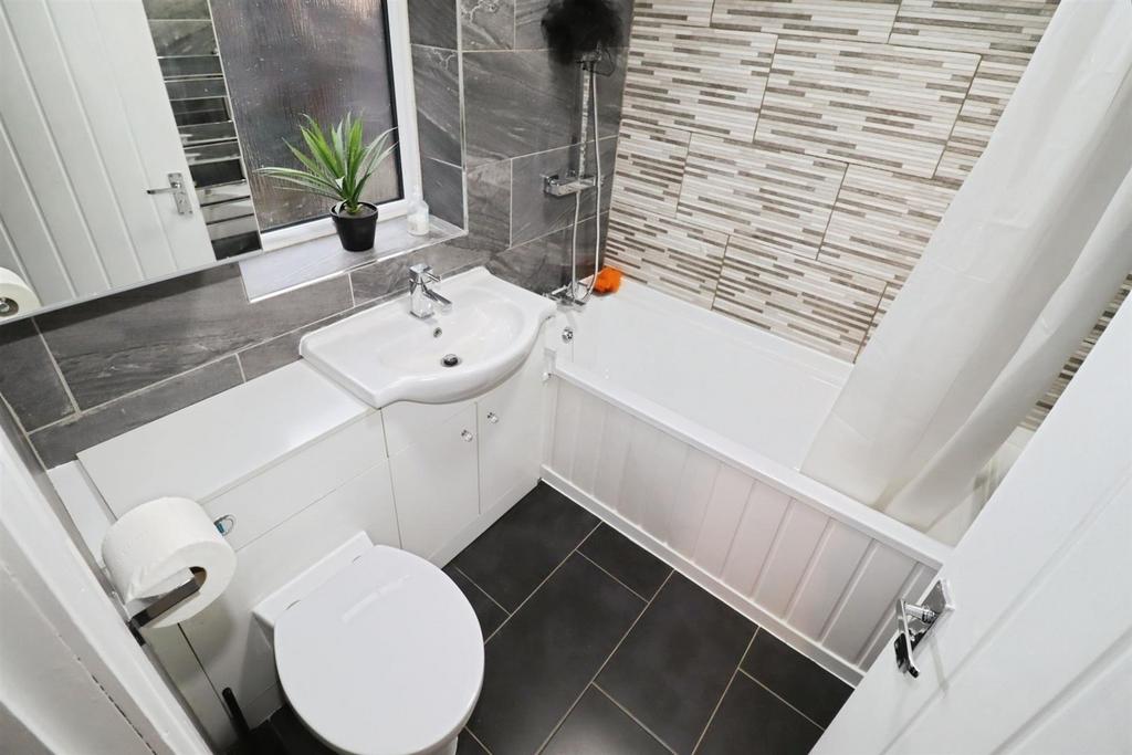 A92a92df-Bathroom.JPG