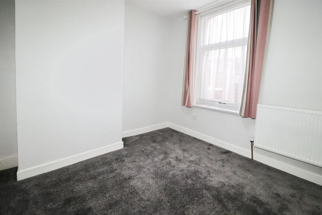 32e5248e-Bedroom 202.JPG