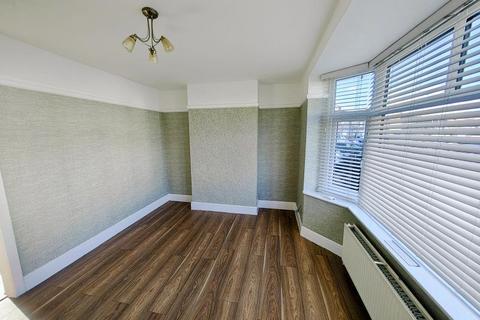 3 bedroom terraced house to rent, Nibley Road, Bristol BS11