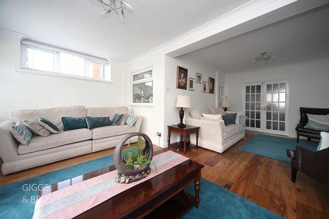 undefined, Fairford Avenue, Luton, Bedfordshire, LU2