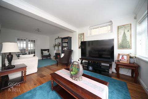 undefined, Fairford Avenue, Luton, Bedfordshire, LU2