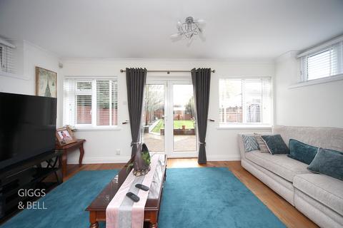 undefined, Fairford Avenue, Luton, Bedfordshire, LU2