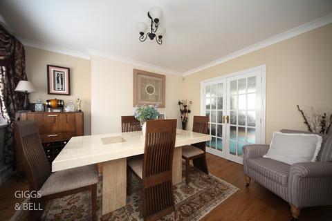undefined, Fairford Avenue, Luton, Bedfordshire, LU2