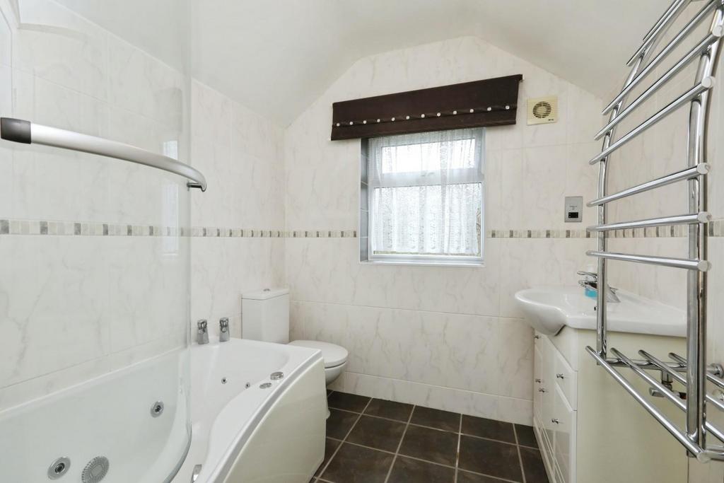 Bedroom No.1 Ensuite