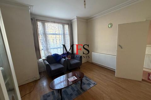 undefined, Orchard Avenue, Southall, UB1