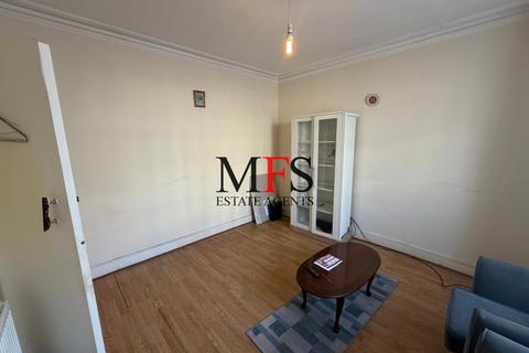 undefined, Orchard Avenue, Southall, UB1