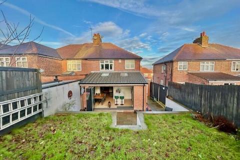 3 bedroom semi-detached house for sale, Brookfield Avenue, Castleford