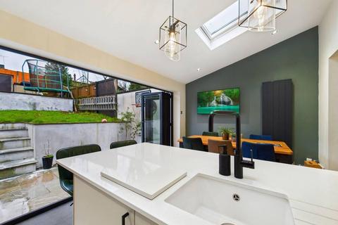 3 bedroom semi-detached house for sale, Brookfield Avenue, Castleford