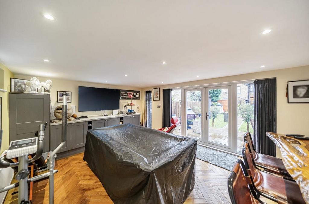 Davidson Frost-Wellings, DFW, High Road, Bushey, G
