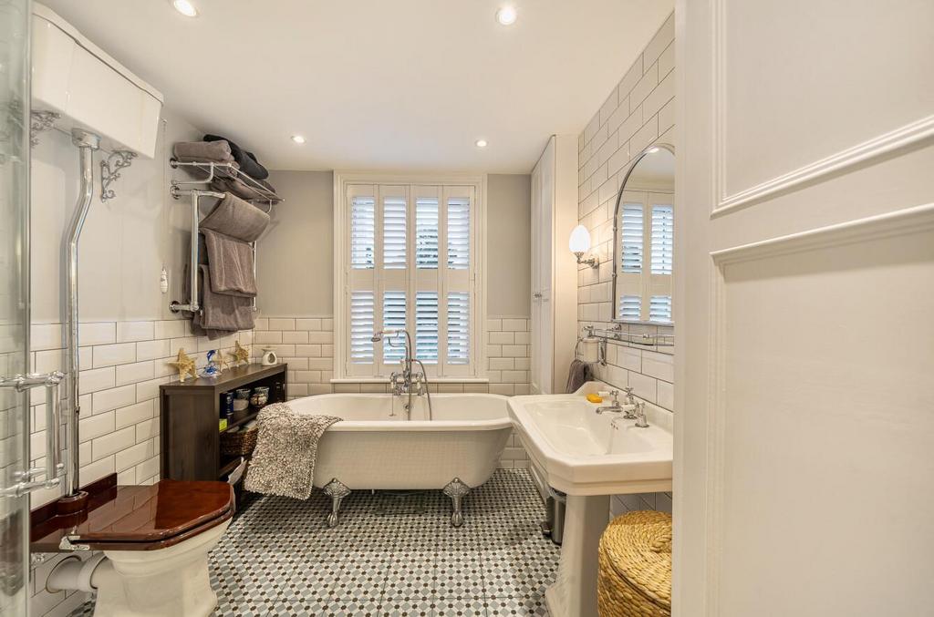 Davidson Frost-Wellings, DFW, High Road, Bushey, B