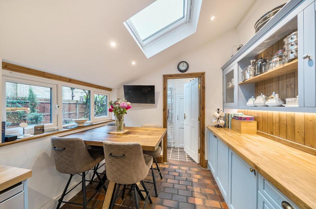 Davidson Frost-Wellings, DFW, High Road, Bushey, B
