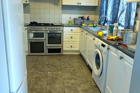 3 bedroom terraced house to rent, Wickham Road, Grays RM16