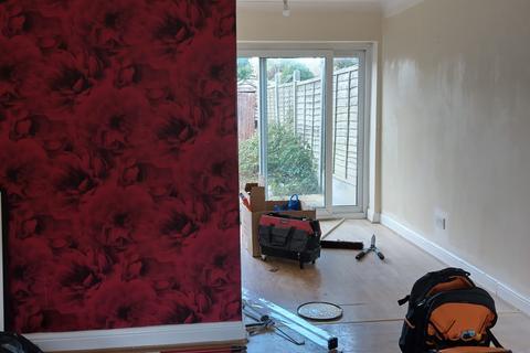 3 bedroom terraced house to rent, Wickham Road, Grays RM16
