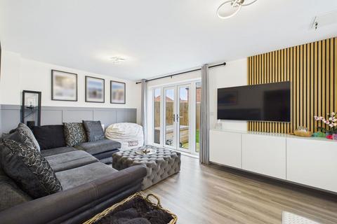 3 bedroom semi-detached house for sale, Begonia Gate, Worthing , West Sussex, BN13
