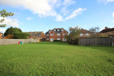 2 bedroom flat for sale, Chertsey Road, Ashford TW15