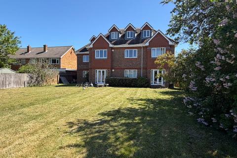 Chertsey Road, Ashford TW15