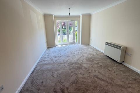 2 bedroom flat for sale, Chertsey Road, Ashford TW15