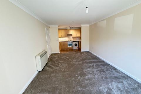 2 bedroom flat for sale, Chertsey Road, Ashford TW15