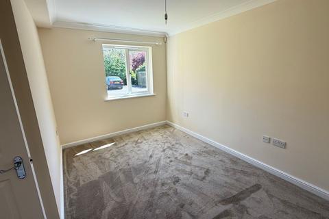 2 bedroom flat for sale, Chertsey Road, Ashford TW15