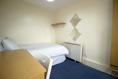 4 bedroom flat to rent, North Sherwood Street, Nottingham NG1
