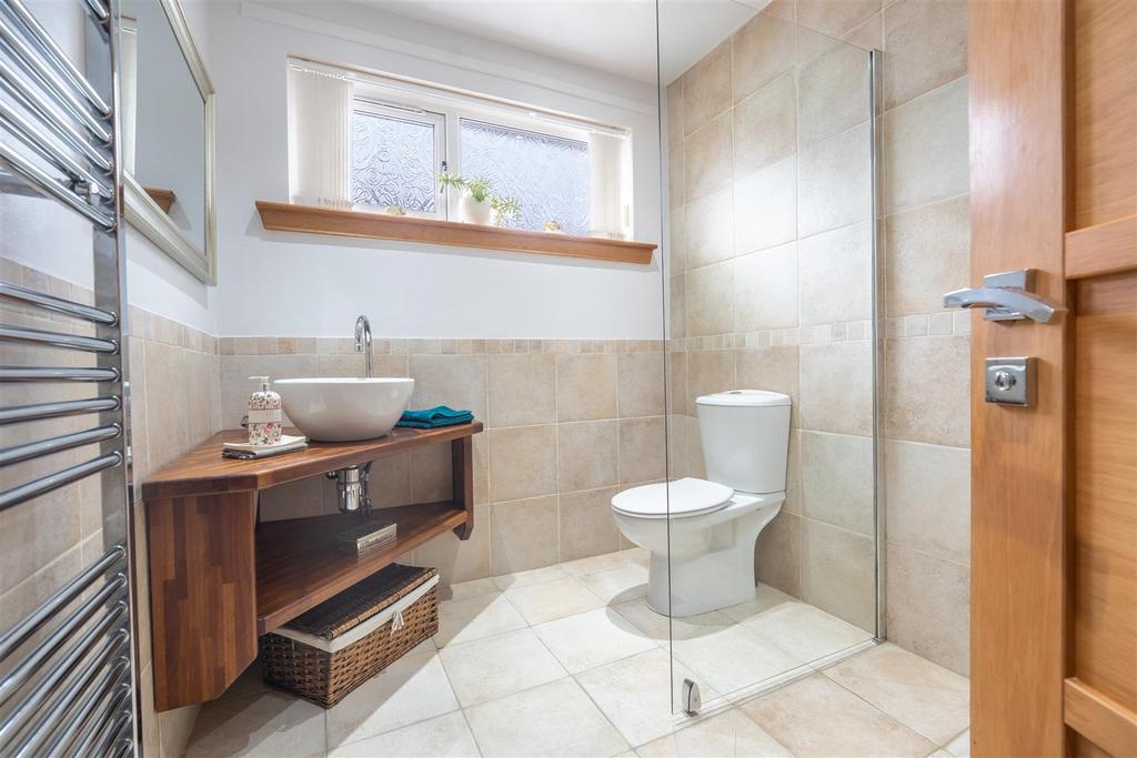 Bathroom.down.jpg