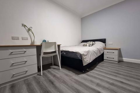 3 bedroom house to rent, Welton Mount, Hyde Park, Leeds LS6 1ET