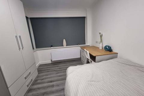3 bedroom house to rent, Welton Mount, Hyde Park, Leeds LS6 1ET