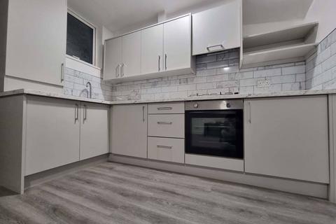 3 bedroom house to rent, Welton Mount, Hyde Park, Leeds LS6 1ET