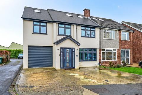 6 bedroom semi-detached house for sale, Lynegrove Avenue, Surrey TW15
