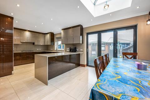 6 bedroom semi-detached house for sale, Lynegrove Avenue, Surrey TW15